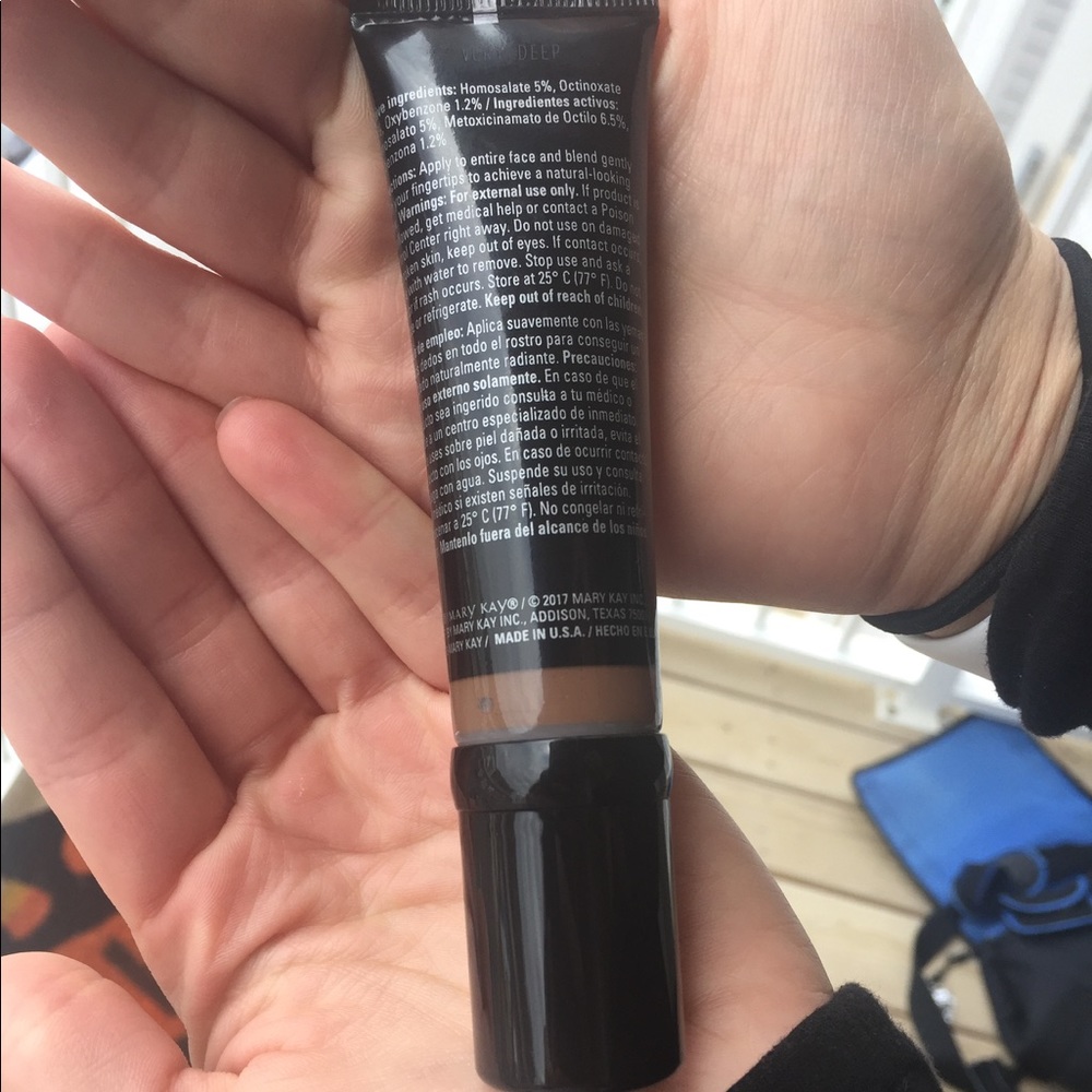 Very Deep Mary Kay CC cream - Picture 2 of 3